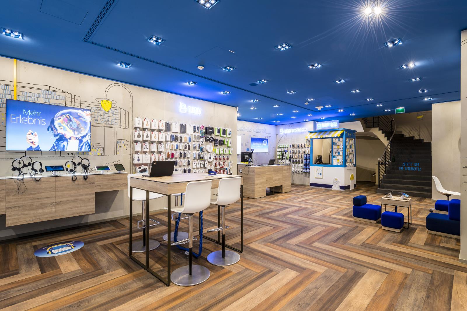 普陀區(qū)90平藍白色調手機營業(yè)廳辦公室裝修設計-第4張圖片-上海古都建筑設計集團 普陀區(qū)90平藍白色調手機營業(yè)廳辦公室裝修設計-第4張圖片-上海古都建筑設計集團