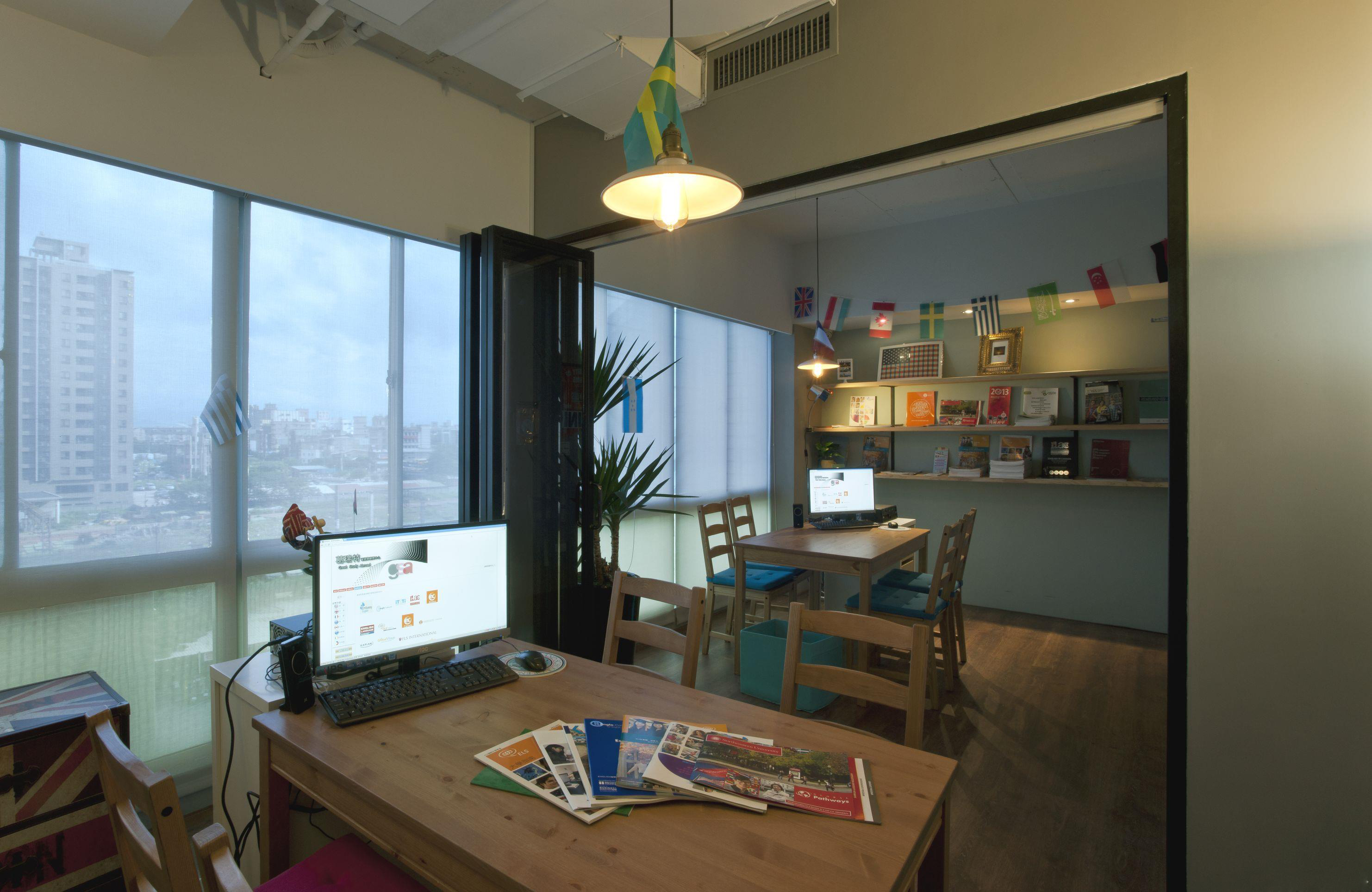 黃浦區(qū)觀景辦公室裝修設(shè)計(jì)-第3張圖片-上海古都建筑設(shè)計(jì)集團(tuán) 黃浦區(qū)觀景辦公室裝修設(shè)計(jì)-第3張圖片-上海古都建筑設(shè)計(jì)集團(tuán)