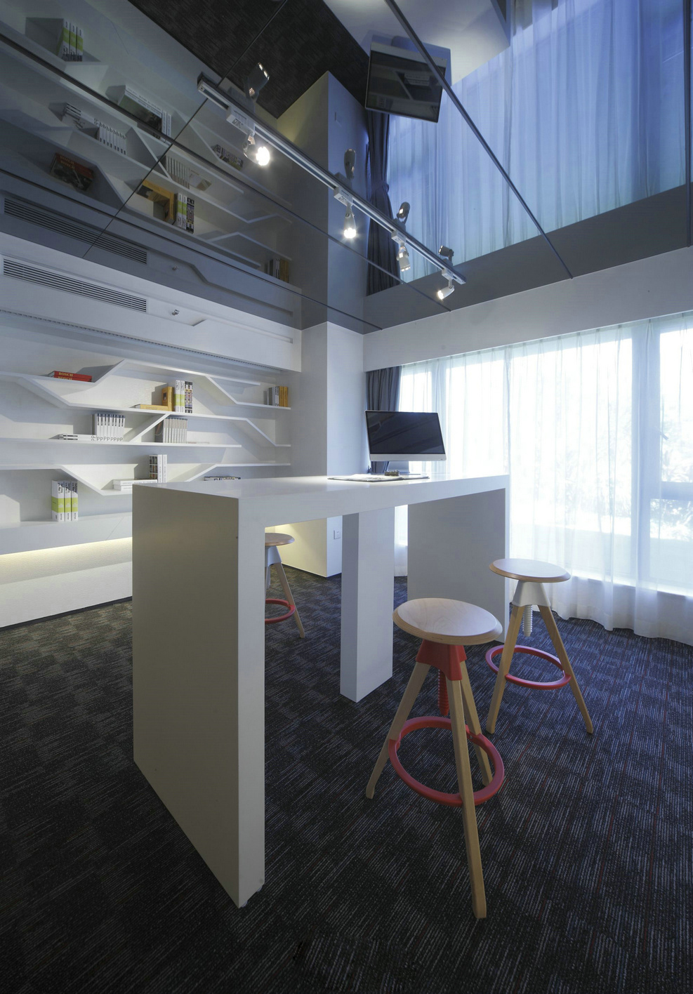 虹橋50平復(fù)式辦公室裝修設(shè)計(jì)-第5張圖片-上海古都建筑設(shè)計(jì)集團(tuán) 虹橋50平復(fù)式辦公室裝修設(shè)計(jì)-第5張圖片-上海古都建筑設(shè)計(jì)集團(tuán)