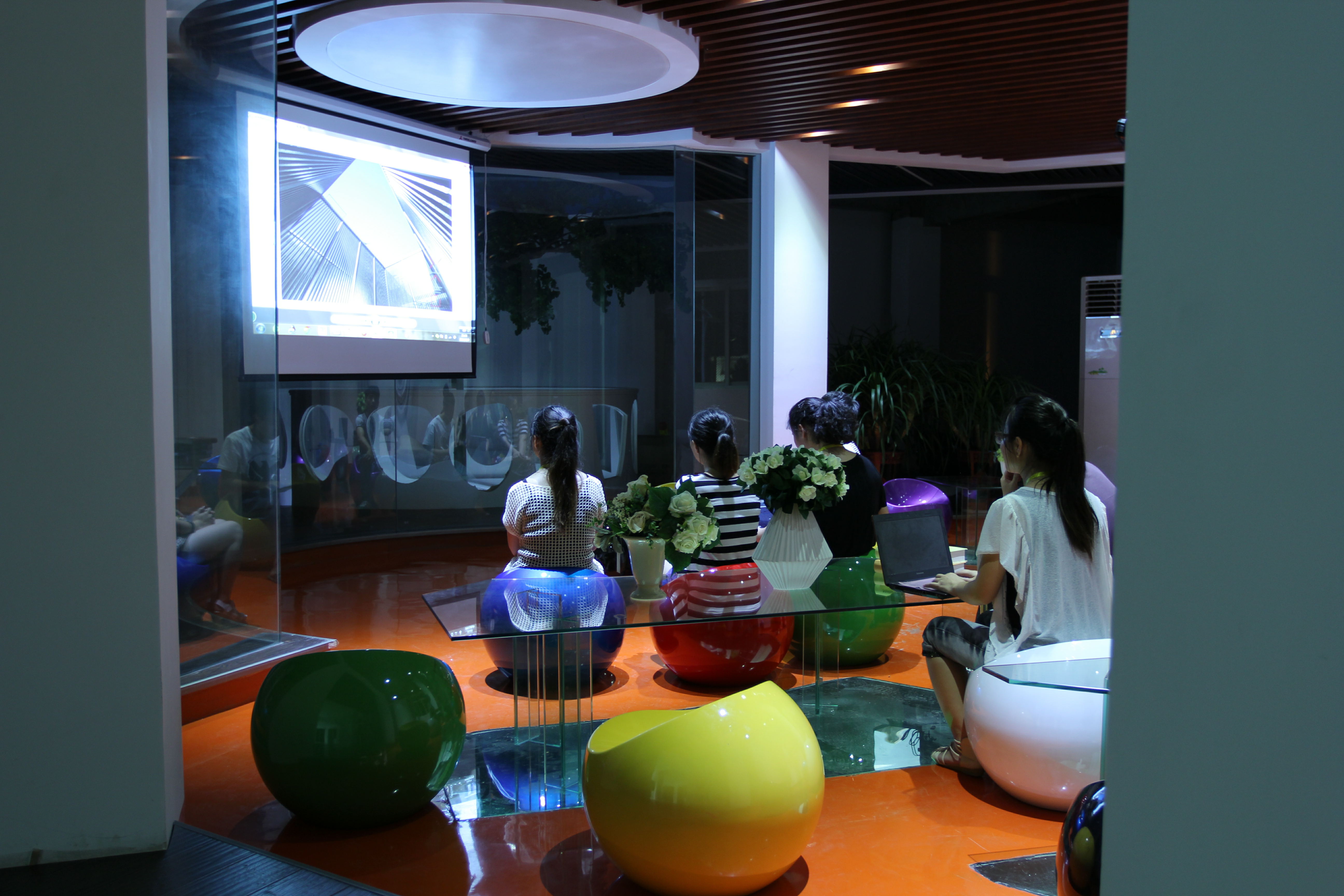 元裝風(fēng)格辦公室裝修設(shè)計-第1張圖片-上海古都建筑設(shè)計集團