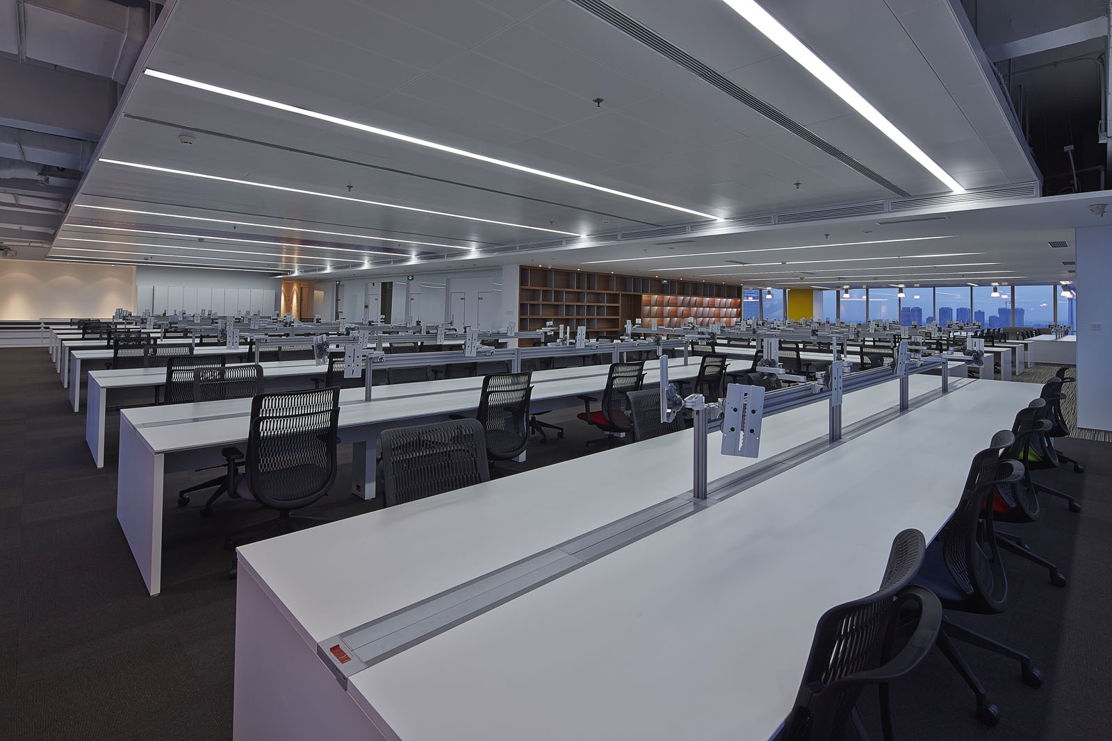 現(xiàn)代科技風(fēng)辦公室裝修設(shè)計效果圖-第4張圖片-上海古都建筑設(shè)計集團(tuán)