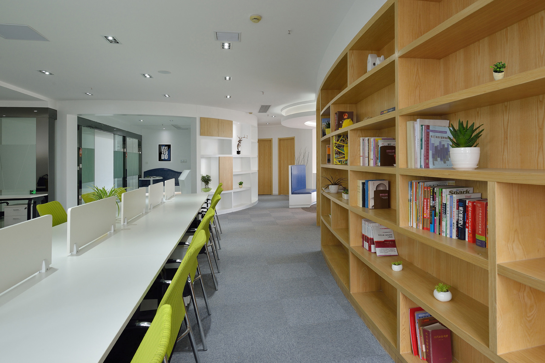 青浦區(qū)辦公室裝修簡約風(fēng)設(shè)計(jì)-第3張圖片-上海古都建筑設(shè)計(jì)集團(tuán)