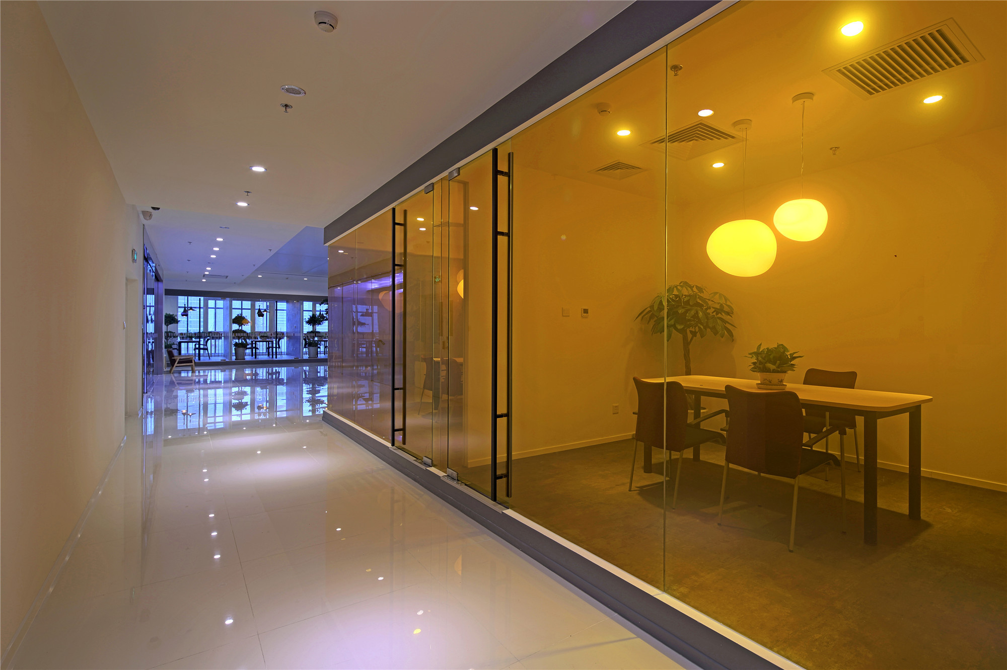 現(xiàn)代時尚辦公室裝修設(shè)計效果圖-第1張圖片-上海古都建筑設(shè)計集團 現(xiàn)代時尚辦公室裝修設(shè)計效果圖-第1張圖片-上海古都建筑設(shè)計集團