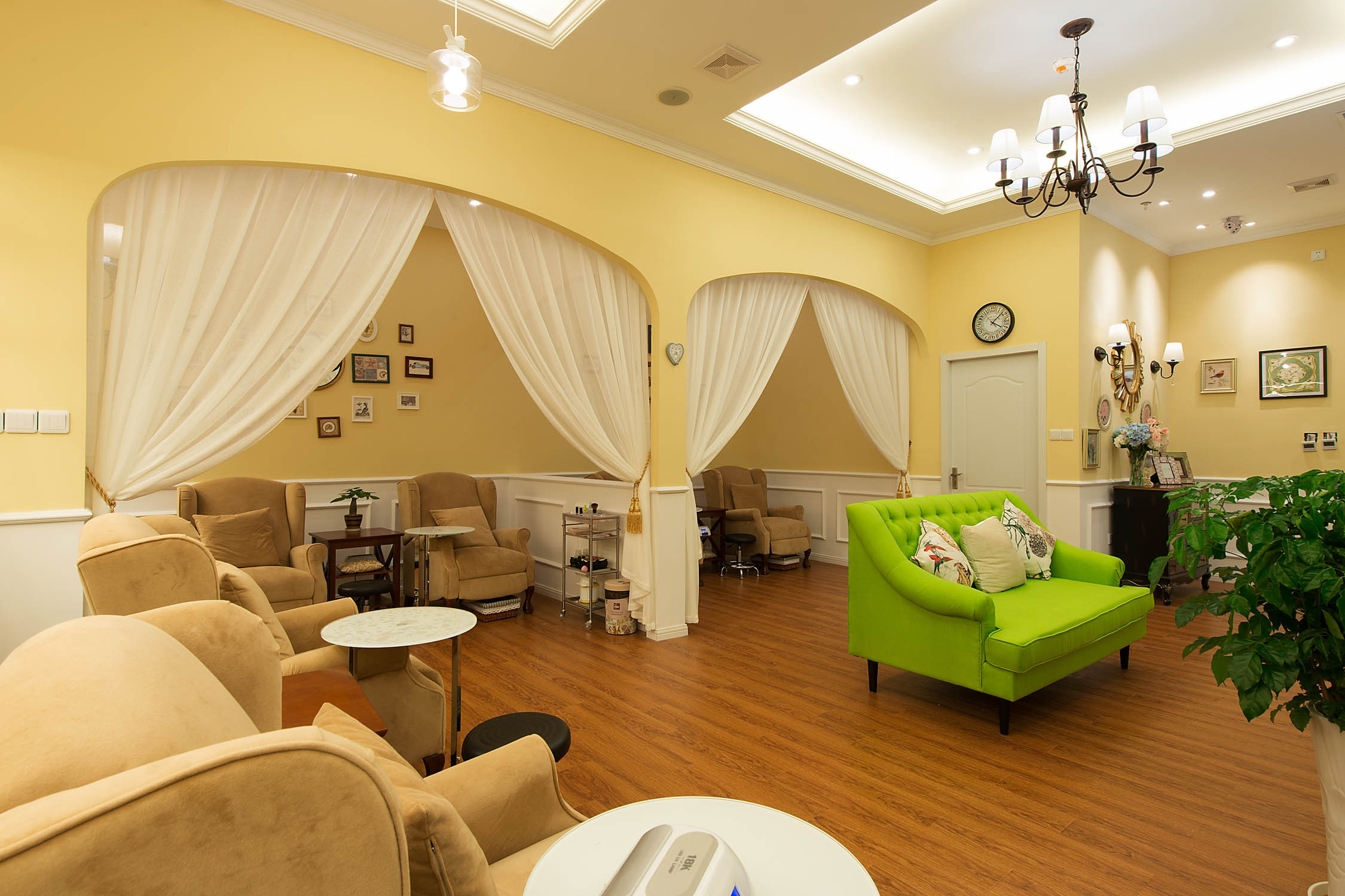 時尚清新美甲店裝修設(shè)計-第4張圖片-上海古都建筑設(shè)計集團(tuán)