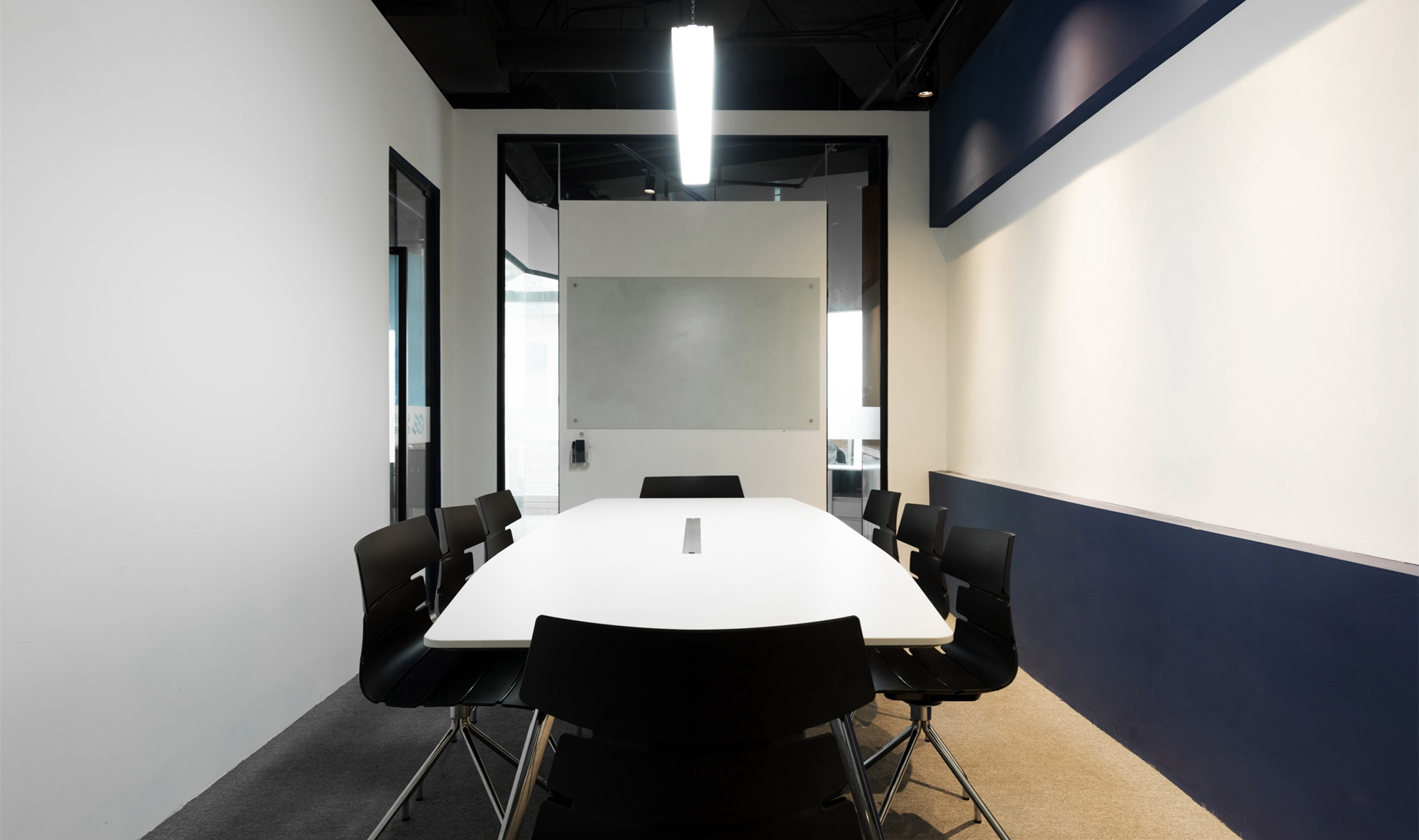 白色極簡辦公室裝修設(shè)計-第2張圖片-上海古都建筑設(shè)計集團